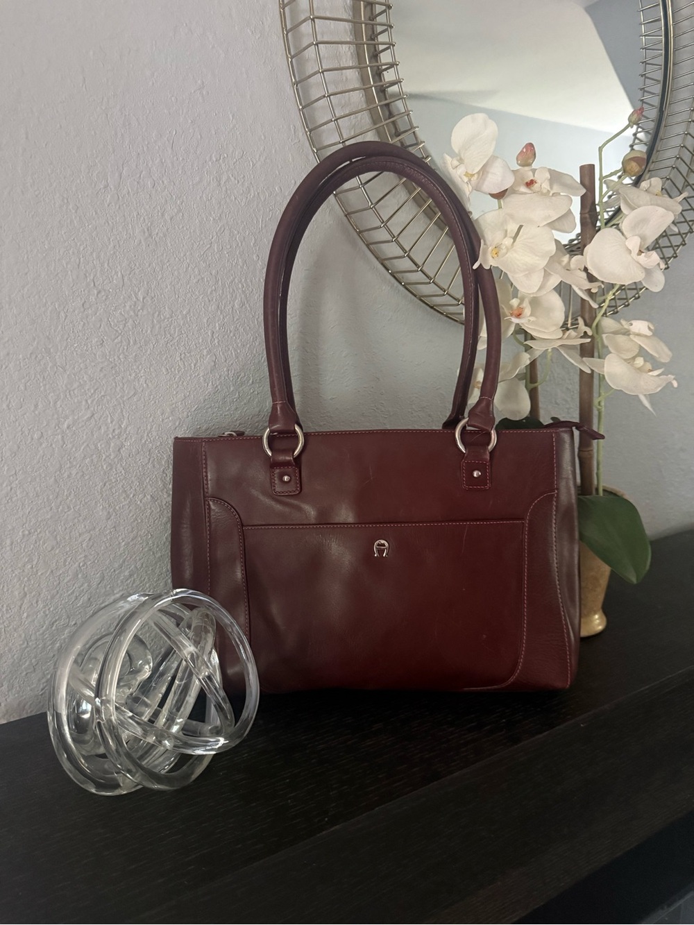 Vintage Aigner leather handbag in Burgundy - Classic Everyday Carry